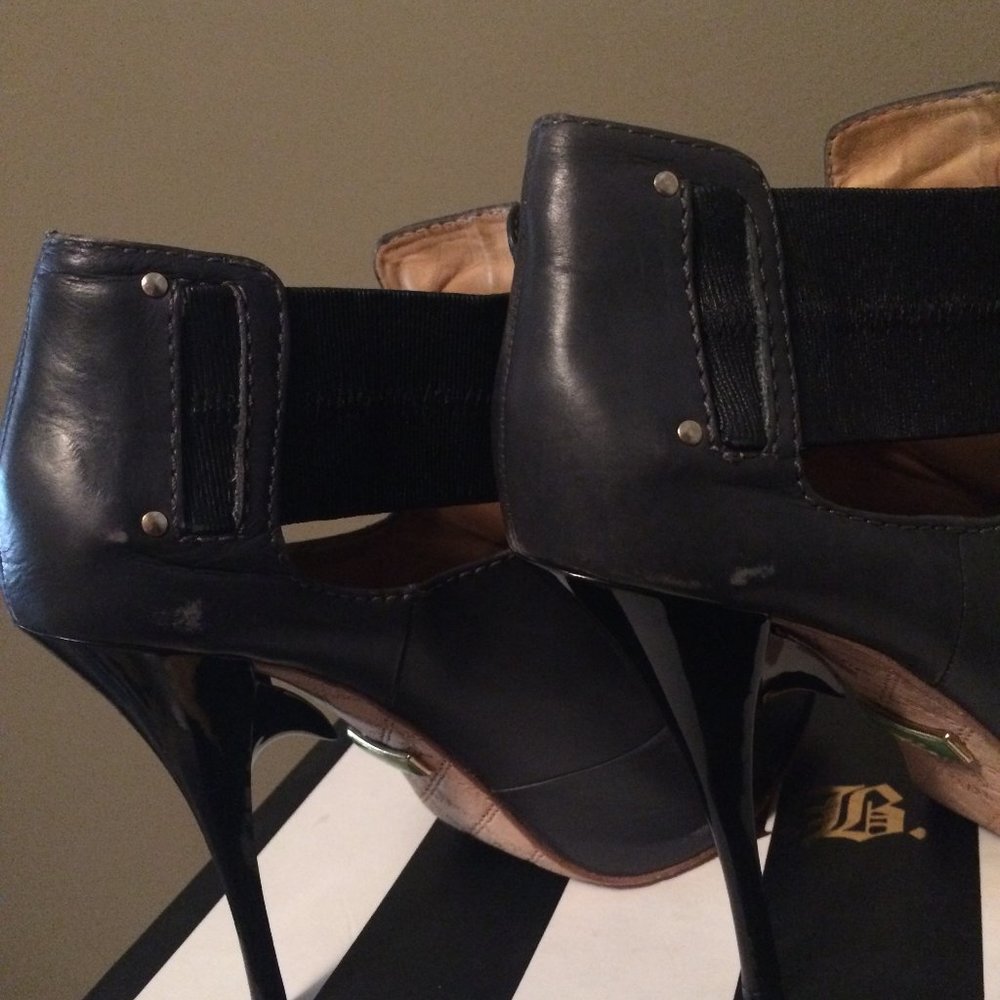 L.A.M.B. Jaro Stiletto Ankle Bootie 9.5 - Picture 5 of 8